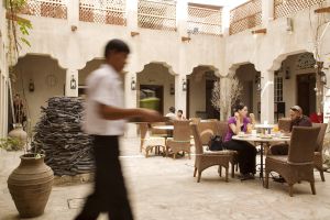 Un café en una galería de arte de Bastakiya.