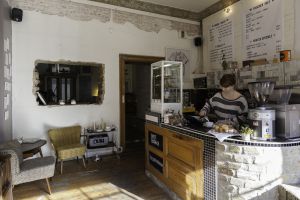 Interior de la cafetería Slörm, en el distrito de Prenzlauer Berg, donde se rodó una de las secuencias de la película.
