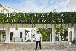 El chef Dani García en el hotel Puente Romano.