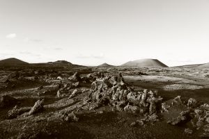 Imagen del paisaje volcánico de Lanzarote incluida en la muestra 'Lanzarote, la ventana de Saramago'.