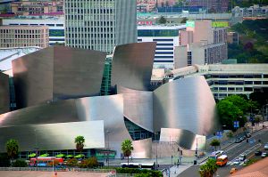 El auditorio Walt Disney en Los Ángeles, obra de Frank Gehry.