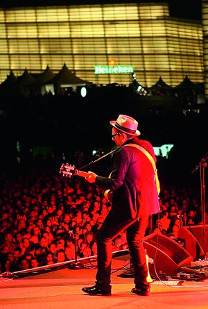 Elvis Costello durante el Festival de Jazz de San Sebastián.