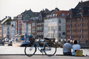 Vista de Nyhavn, el viejo puerto de Copenhague. Vista de Nyhavn, el viejo puerto de Copenhague.