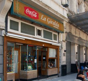 Cafeteria La Giralda, en Buenos Aires. Cafeteria La Giralda, en Buenos Aires.
