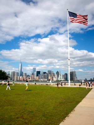 Desde Liberty State Park se pueden coger barcos a la isla de Ellis, en la imagen. Desde Liberty State Park se pueden coger barcos a la isla de Ellis, en la imagen.
