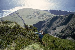 Isla de Tristán de Acuña, archipiélago atlántico perteneciente a Santa Elena y considerado el sitio más lejano de otro lugar habitado del planeta.