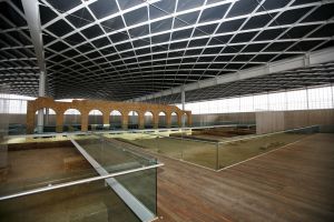 Interior del museo sobre la villa romana de La Olmeda.