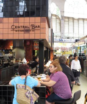 Central Bar, de Ricard Camarena, en el mercado Central de Valencia. Central Bar, de Ricard Camarena, en el mercado Central de Valencia.