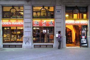 Entrada del restaurante oriental TouHou, en Barcelona.