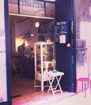Entrada al café La Molienda, en Palma de Mallorca. Entrada al café La Molienda, en Palma de Mallorca.