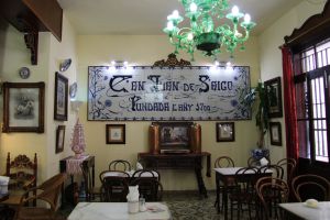 Interior de la cafetería Can Joan de s’Aigo, en Palma de Mallorca. Interior de la cafetería Can Joan de s’Aigo, en Palma de Mallorca.