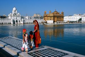 Vista del templo dorado de Amritsar, en India.