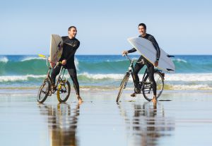Surferos en El Palmar (Cádiz). Surferos en El Palmar (Cádiz).