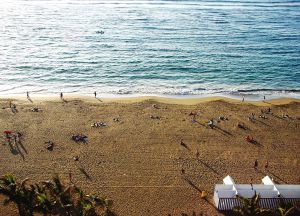 Las Canteras, en Las Palmas de Gran Canaria. Las Canteras, en Las Palmas de Gran Canaria.