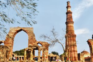 Alminar de Qutab Minar, en Nueva Delhi. Alminar de Qutab Minar, en Nueva Delhi.