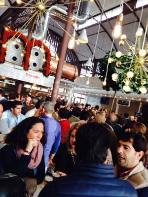 Ambiente de la Lonja del Mercado, nuevo templo 'foodie' en Sevilla.