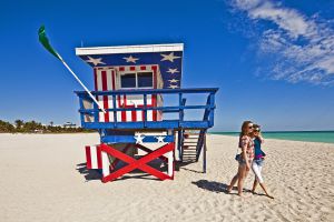 Una caseta de vigilancia en la playa de Miami.