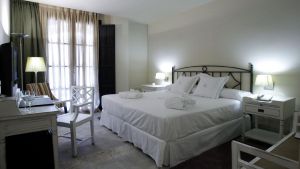 Habitación del hotel Mengíbar, en Mengíbar (Jaén).