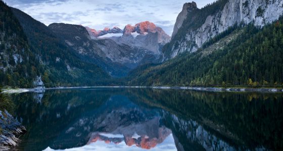 Vista del lago de Gosau, en el macizo de Dachstein, en Austria.