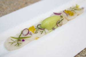 Ceviche de vieria con sorbete de cilantro del restaurante A Tafona.