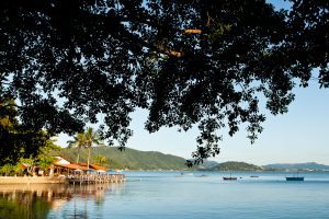 Restaurante junto al mar en Ponta do Sambaqui, en Santo Antonio de Lisboa, en Florianópolis (Brasil).