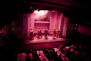 Espectáculo de tango en el Café de los Angelitos, en Buenos Aires.