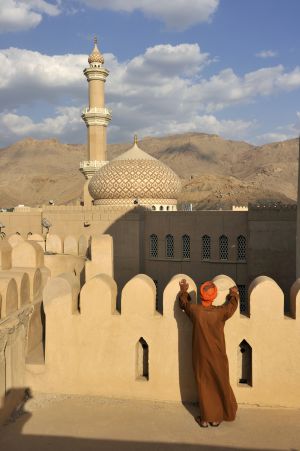La ciudad de Nizwa, con su fortaleza y mezquita.
