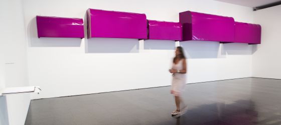 Obra de Rita McBride perteneciente a la exposición 'Deseos y necesidades', en el Macba, en Barcelona.