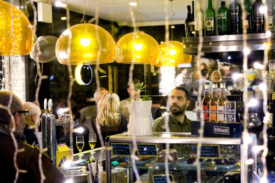 La barra del Bar Seco, donde sirven productos ecológicos.