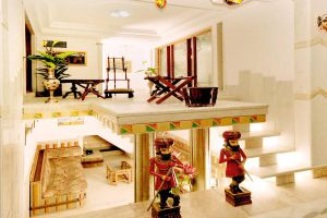 Hall del hotel nepalí Yes Please, en Nueva Delhi. Hall del hotel nepalí Yes Please, en Nueva Delhi.