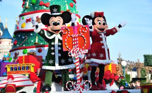 Desfile de Navidad en Disneyland París.