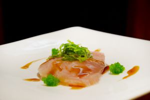 Bonito marinado en Casa Garras.