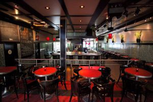 Bar de la microcervecería Le Chevel Blanc, en Montreal (Canadá).