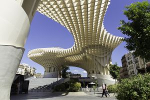 El Metropol Parasol, estructura de madera y hormigón ubicada en la plaza de la Encarnación.