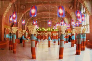 instalación 'Le printemps de septembre', de Jorge Pardo, en la Salle des Chapiteaux, en el museo de los Agustinos, en Toulouse.