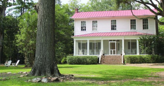 La casa principal de Andalusia Farm, donde residía la escritora estadounidense Flannery O’Connor. La casa principal de Andalusia Farm, donde residía la escritora estadounidense Flannery O’Connor.