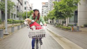 Una asistente al festival Filmed by Bike, en Portland (EE. UU.).