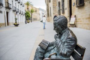 Estatua de Antonio Machado en Baeza (Jaén).