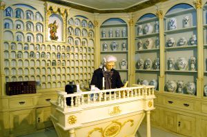 Recreación de una farmacia de 1780 en el Museo da Farmácia de Lisboa.