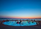 Saludo al sol en Zadar, arte prehistórico en Montignac Saludo al sol en Zadar, arte prehistórico en Montignac