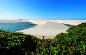 Dunas de arena y lagunas de agua de lluvia en los Lençóis Maranhenses.