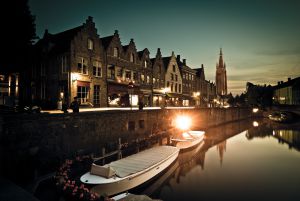 Atardecer en el canal de Dijver, en Brujas.