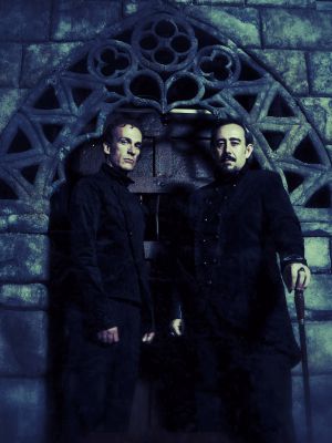 Dos integrantes del espectáculo 'La noche de los vampiros', en La caja del terror, en Madrid.