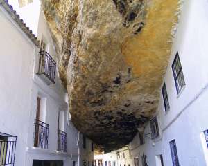 Casas bajo la roca en Setenil de las Bodegas (Cádiz).
