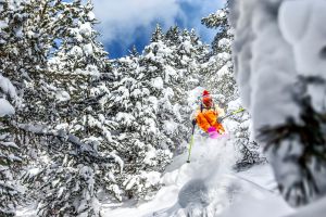 Un esquiador fuera de pista en la estación de Grandvalira, en Andorra.