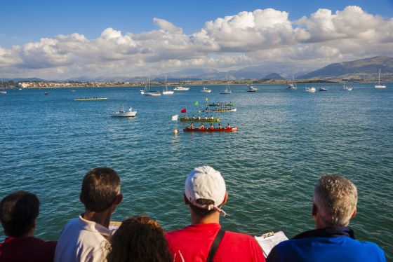 Una regata en la bahía de Santander.