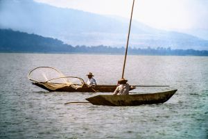 Pescadores en el lago Pátzcuaro, en Michoacán.