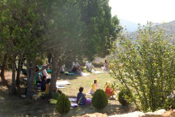 Sesión de yoga de Aldea Retiro.