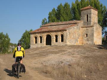 La ermita mozárabe de Santa Cecilia, en Santibáñez del Val (Burgos), en el Camino del Cid.