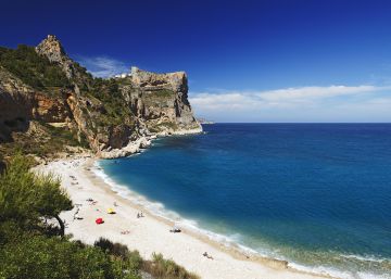 10 playas españolas que estrenan bandera azul 10 playas españolas que estrenan bandera azul